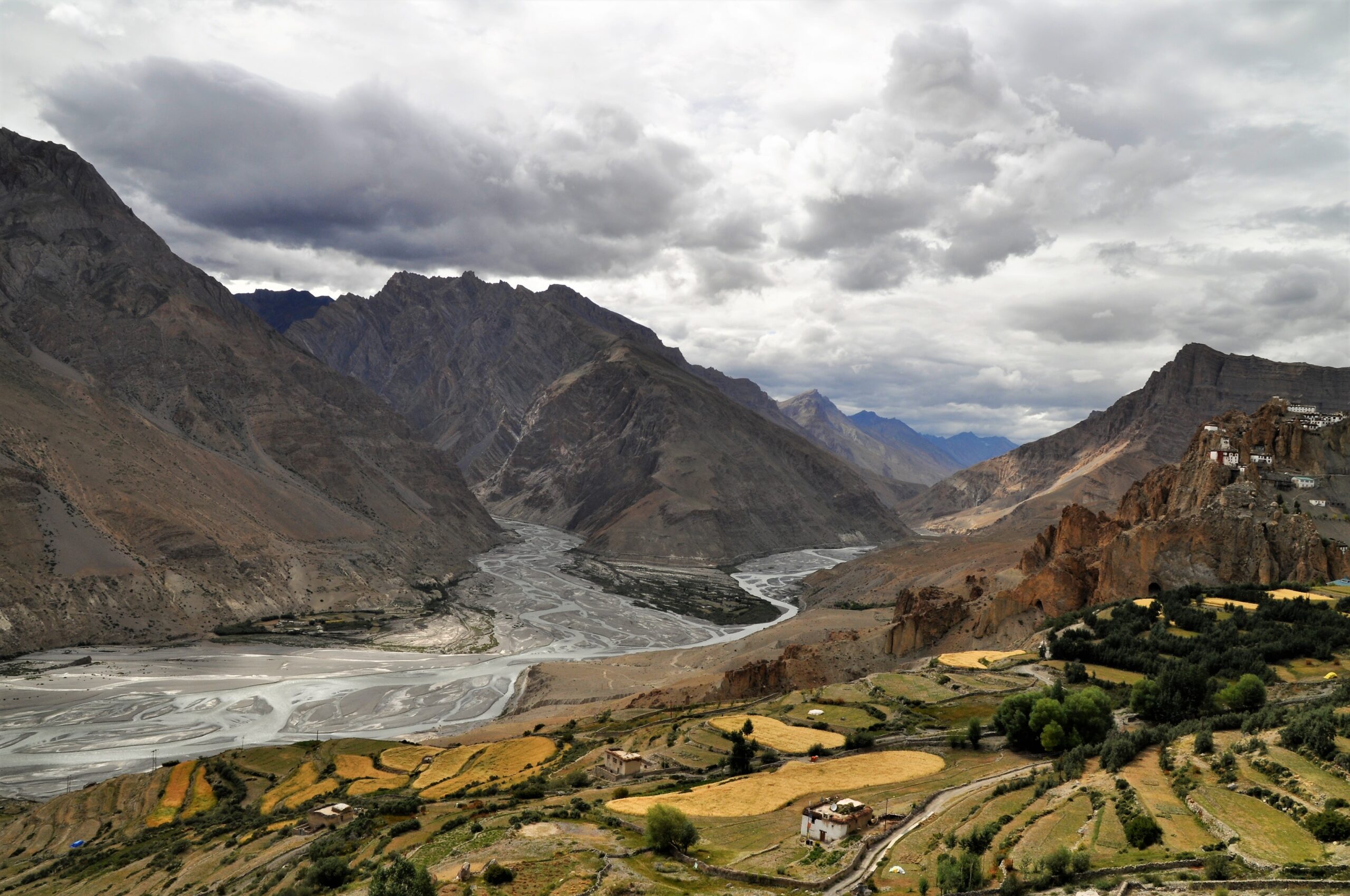 Mountrains and river